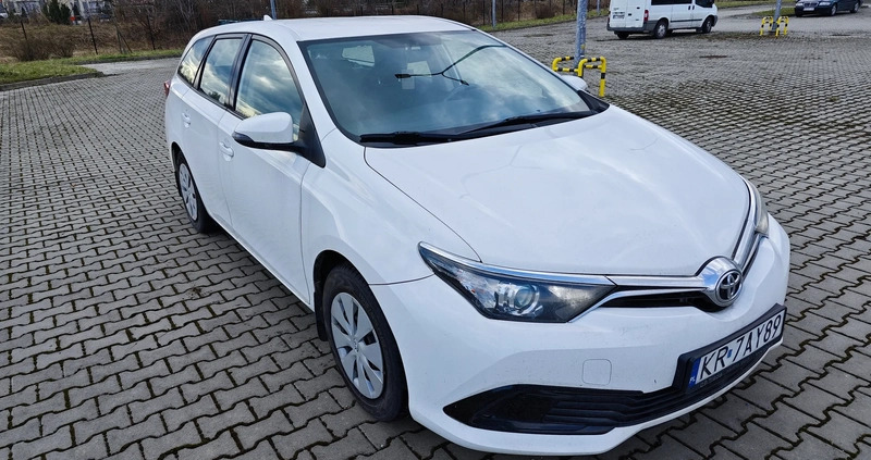 Toyota Auris cena 34000 przebieg: 202000, rok produkcji 2017 z Kraków małe 154